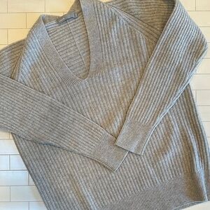 VINCE Heather Grey V Neck Cashmere Sweater (XS)
